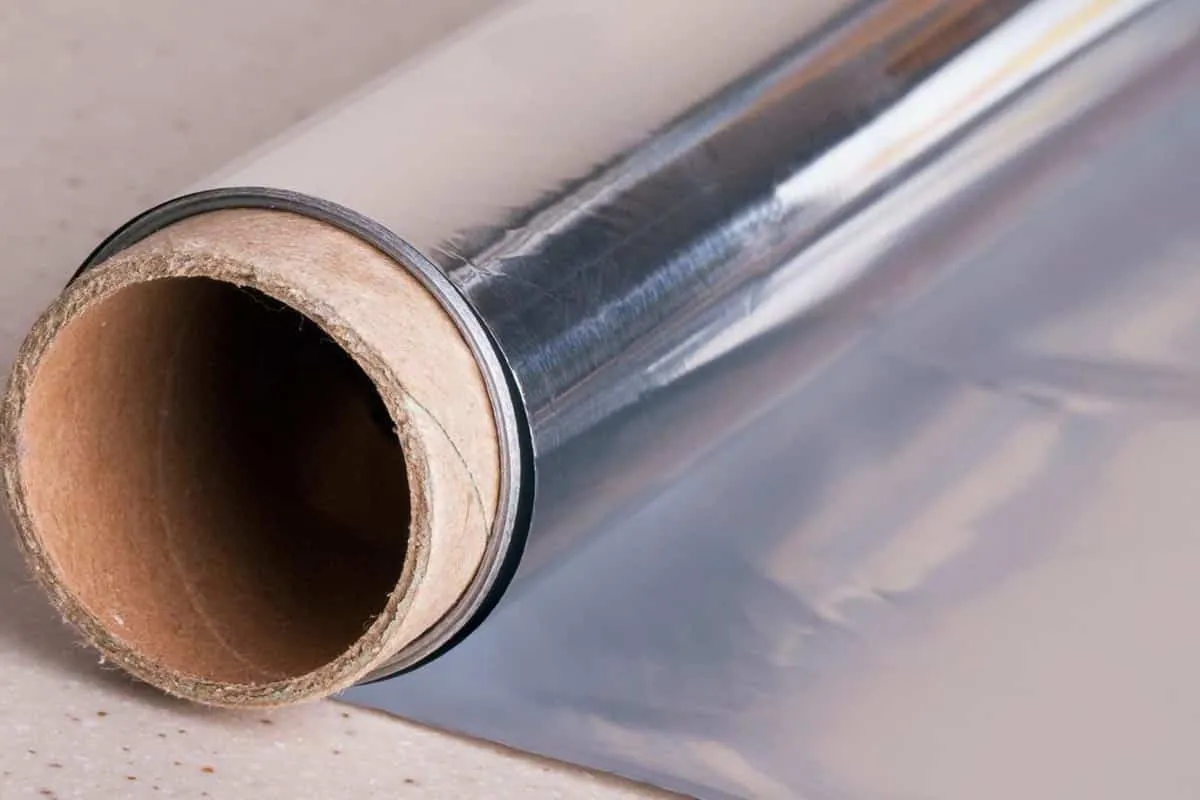 Pourquoi la feuille d'aluminium est-elle brillante d'un côté et mate de l'autre ?
