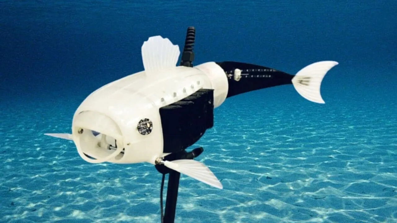 Un robot-poisson commence à collecter les microplastiques dans les lacs au Royaume-Uni