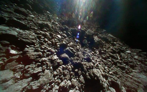 Des molécules de vie découvertes sur l'astéroïde Ryugu
