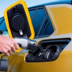 La solution pour libérer le câble de charge d'une voiture