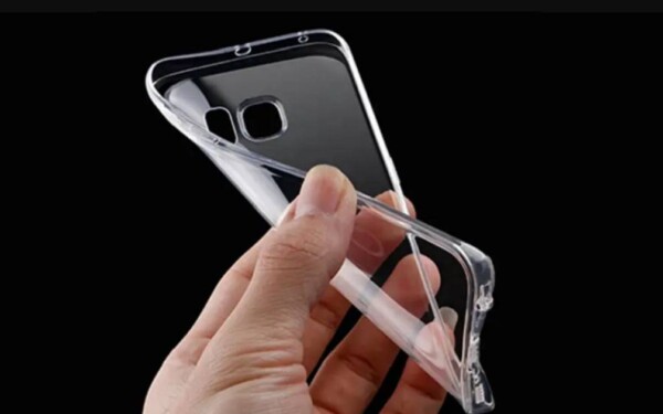 Est-il possible de rendre son aspect initial à une coque transparente qui a jauni ?