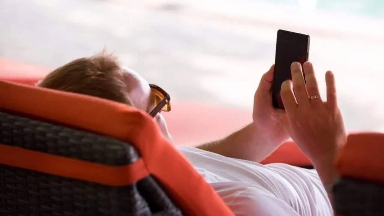 smartphone-chauffe Trucs et astuces pour éviter que le mobile ne chauffe en été
