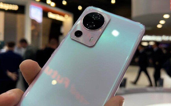 Le Xiaomi 13 lite : écran Oled, Android 13 et appareil photo Sony