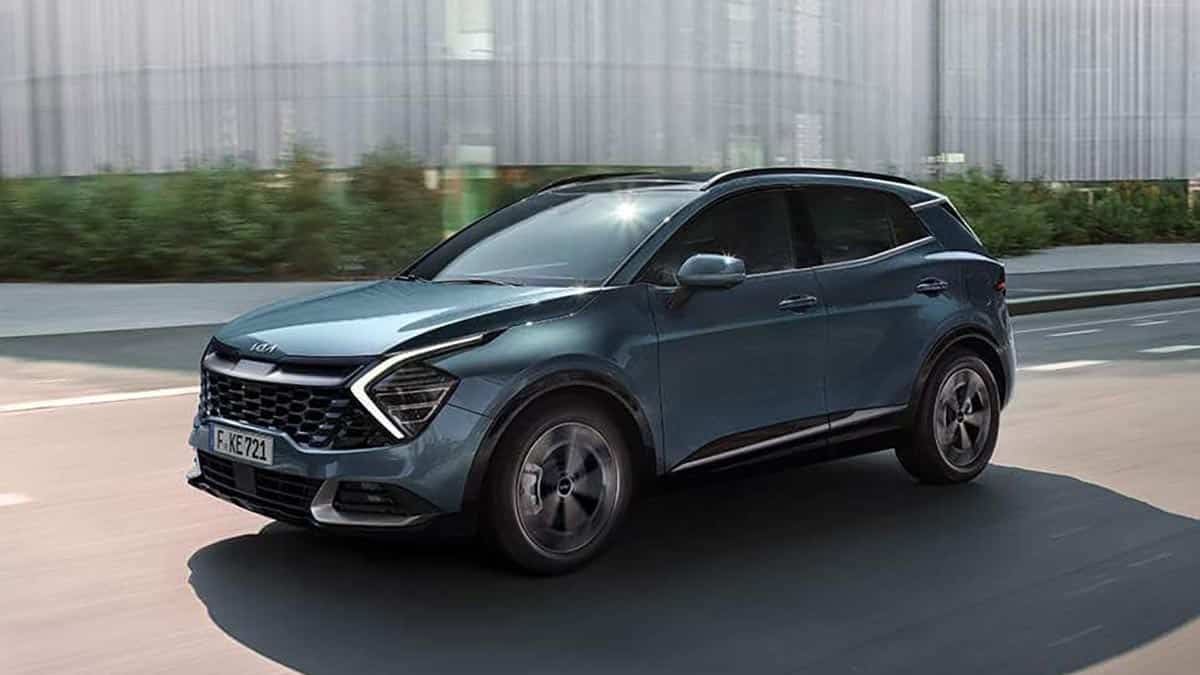 Son design extérieur est en rupture totale avec la génération précédente.