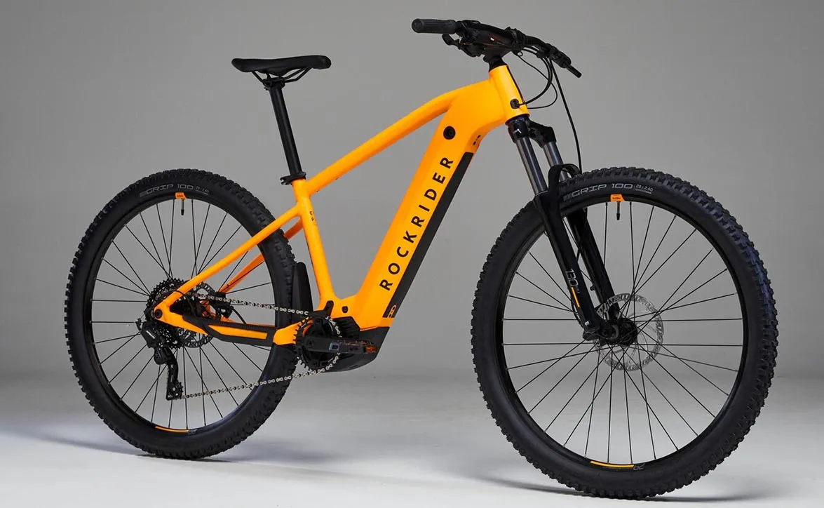 Decathlon propose un nouveau VTT électrique à un prix très attractif. Et c'est le plus équilibré à ce jour
