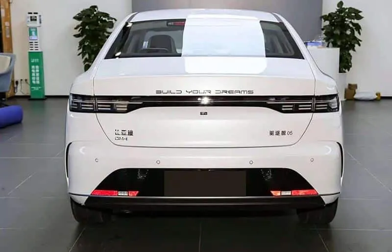 BYD lance en Chine un véhicule hybride rechargeable doté d'une autonomie total de 1200 km