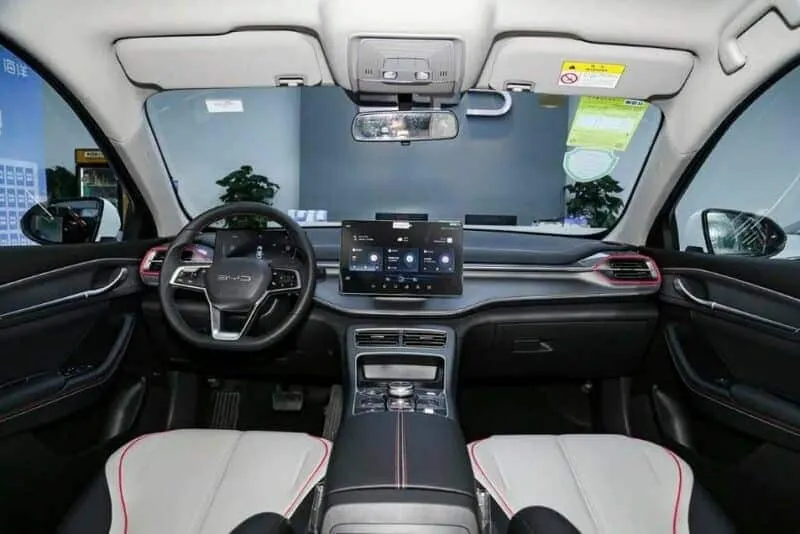 BYD lance en Chine un véhicule hybride rechargeable doté d'une autonomie total de 1200 km
