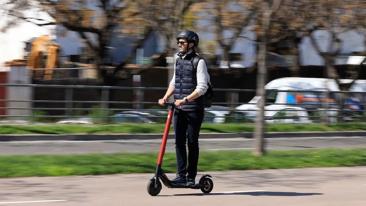 Batterie de scooter électrique : remplacer ou réparer ? Guide complet