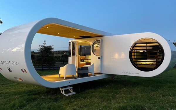 La Romotow T8 : quand design futuriste et confort de luxe se rencontrent dans une caravane