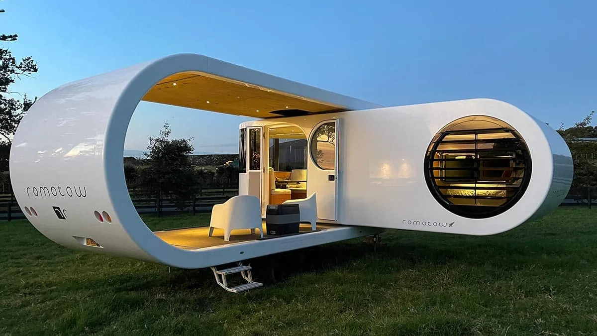 La Romotow T8 : quand design futuriste et confort de luxe se rencontrent dans une caravane