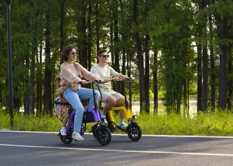 Elle a l'air d'un jouet, mais cette nouvelle mini-moto électrique peut transporter jusqu'à 200 kilos.