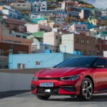 5 erreurs à éviter cet été si vous conduisez une voiture électrique ou hybride