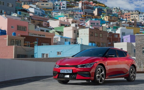 5 erreurs à éviter cet été si vous conduisez une voiture électrique ou hybride