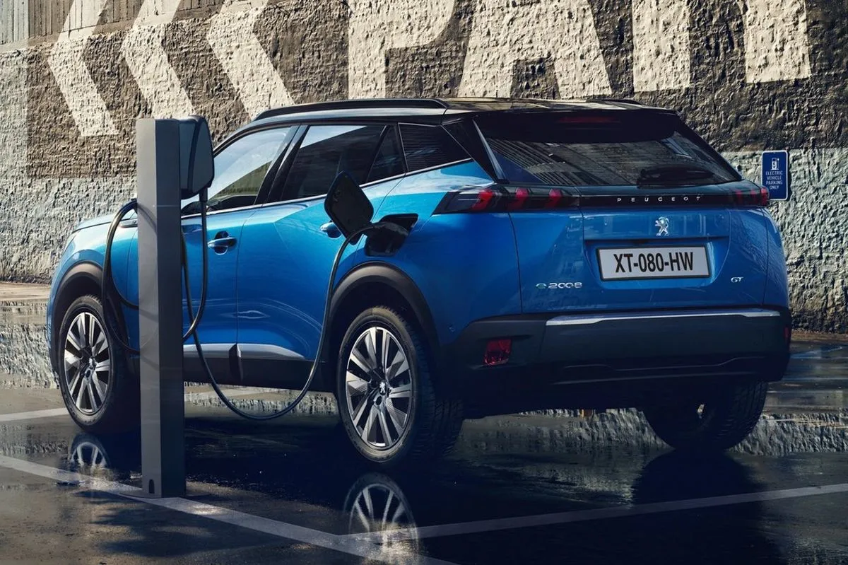 Plus de la moitié des propriétaires de voitures électriques ont des regrets et achèteraient à nouveau une voiture à combustion