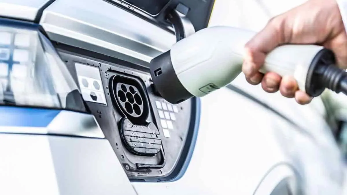 connecteur-recharge-VE Porsche et Audi rappellent la Taycan et l'e-tron GT en raison d'une étanchéité insuffisante de la batterie