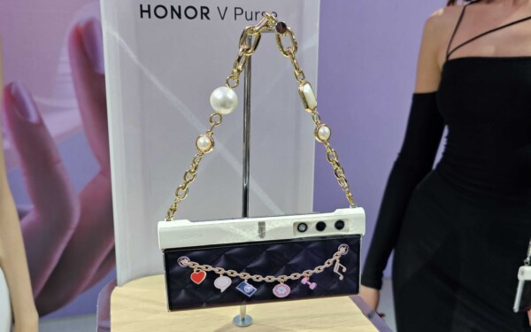 Honor lance le V Purse, le téléphone pliable que vous pouvez porter comme un sac a main