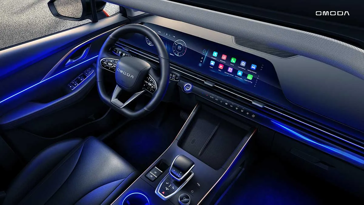 L'Omoda 5 est un SUV compact de 4,4 mètres équipé d'un moteur à essence de 185 ch.