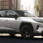 Comment le RAV4 hybride rechargeable change la donne en matière d'autonomie électrique