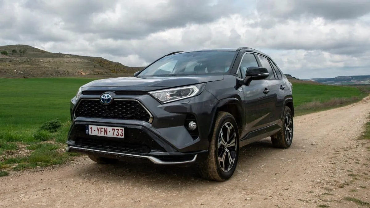 Le Toyota RAV4 offre 306 ch et une mobilité zéro émission