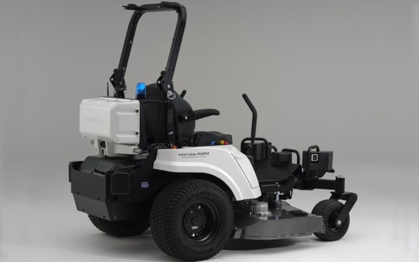 Honda présente son premier tracteur tondeuse électrique autonome à rayon de braquage nul