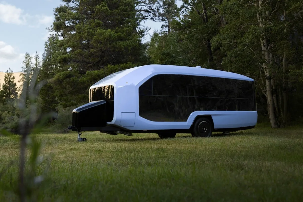 Pebble a créé la première de toutes les caravanes électriques. Elle se gare toute seule et dispose d'un système de propulsion