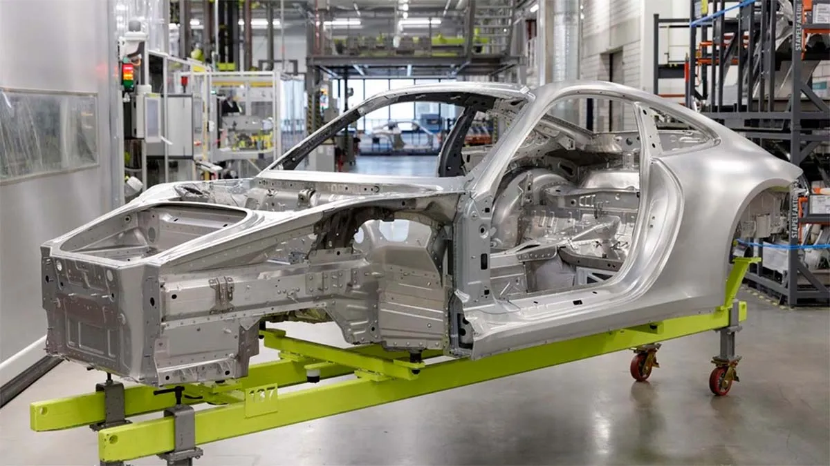 1699058568_Porsche-utilisera-de-lacier-dans-ses-voitures-pour-reduire-les.jpg