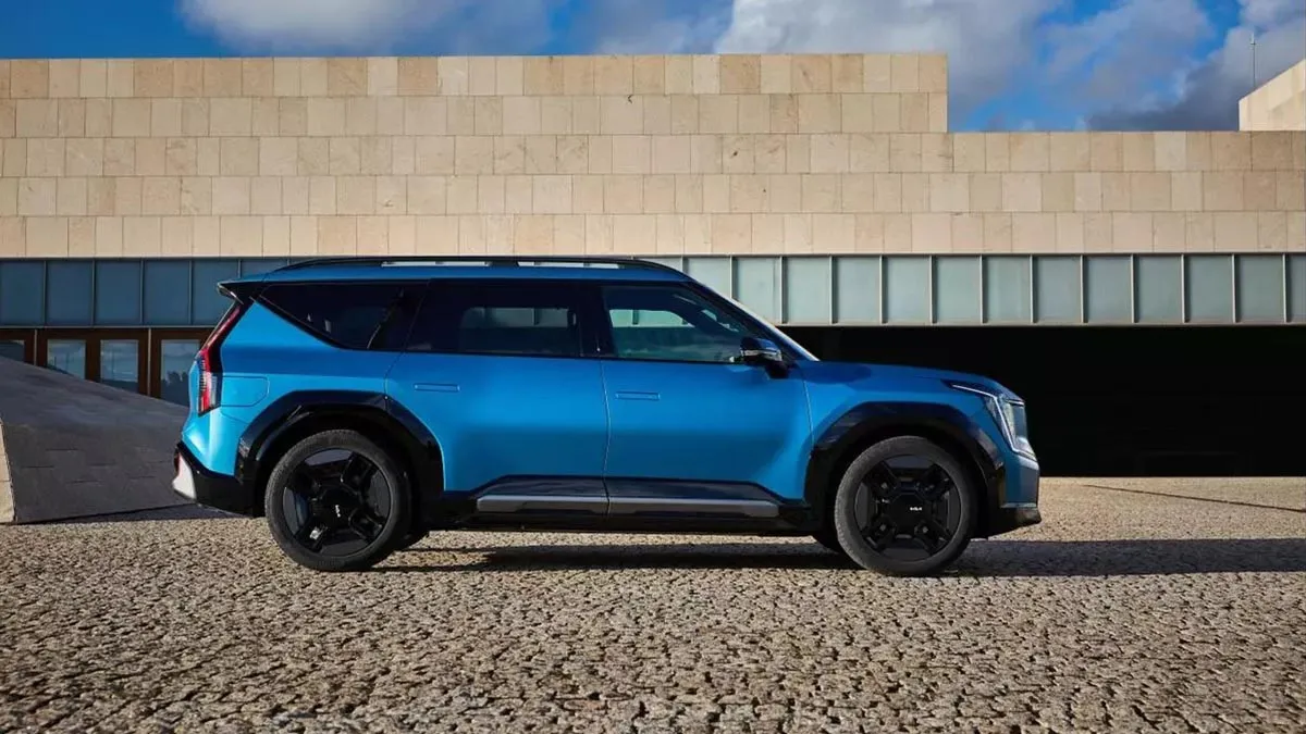 Vue latérale du SUV électrique de Kia.