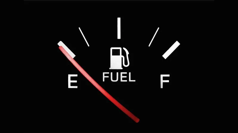 Comment économiser sur les coûts de carburant : 10 astuces simples et efficaces