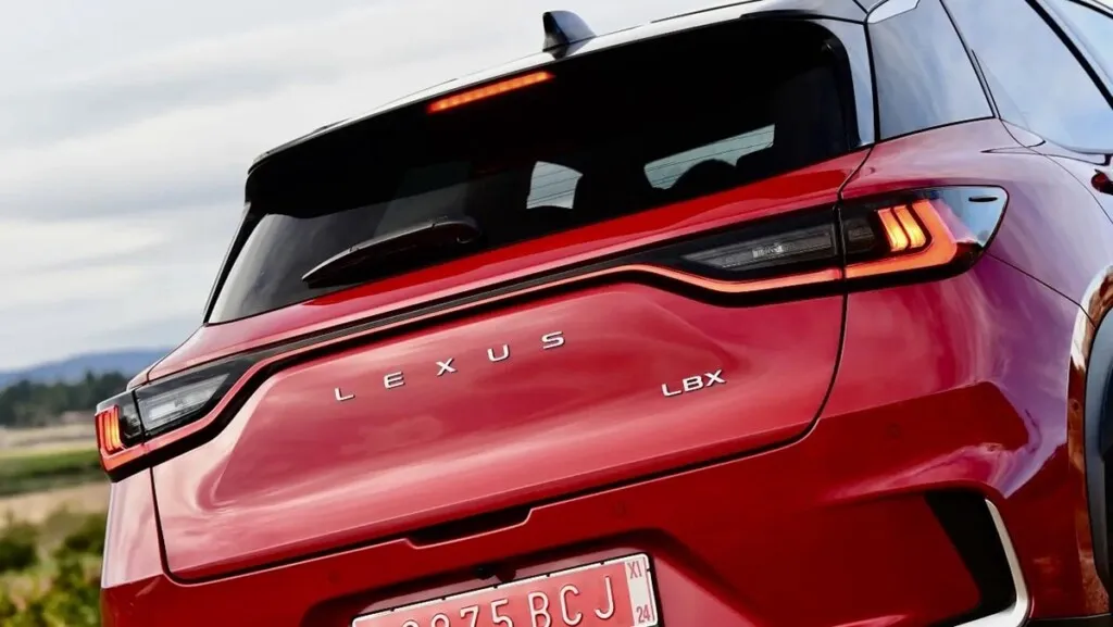 Lexus lbx