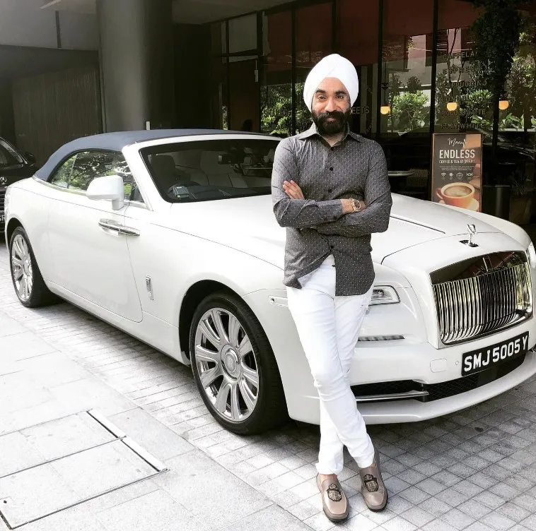 Au moins une des Riolls-Royce de la collection de Singh est blanche.