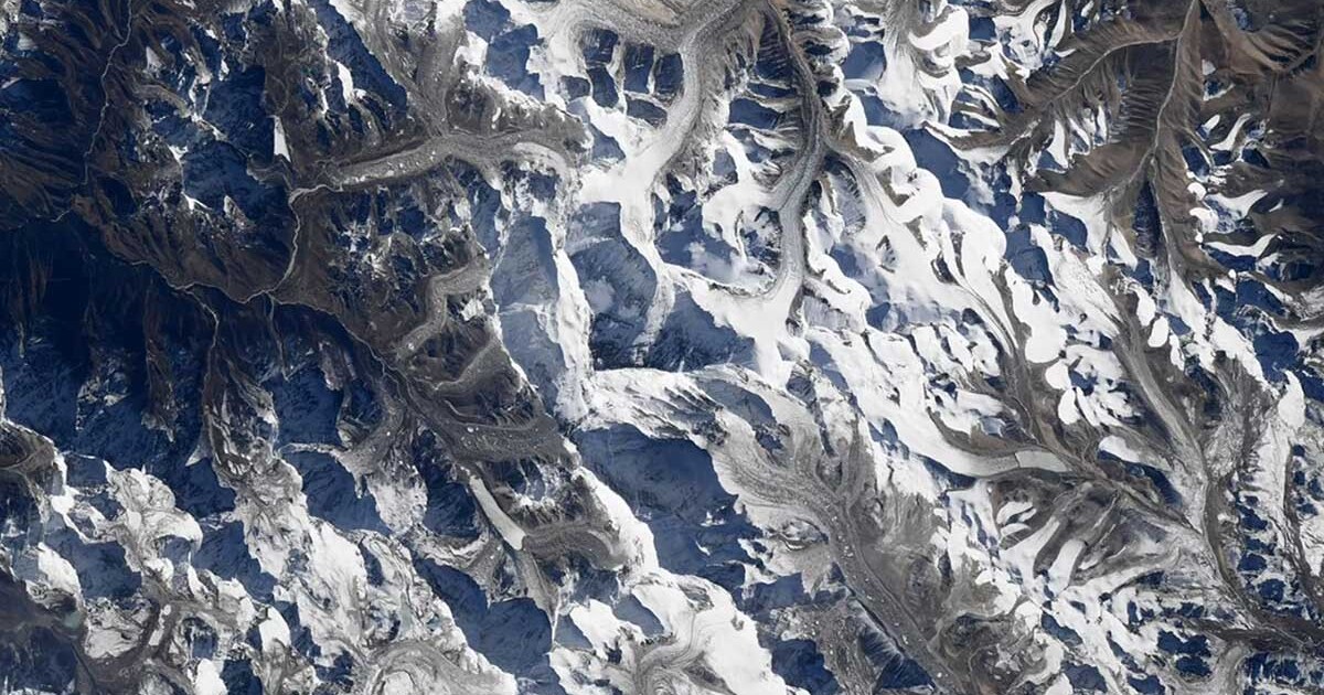 Pourquoi y a-t-il des routes au sommet de l’Himalaya ? Cette image de la NASA prouve un phénomène naturel surprenant