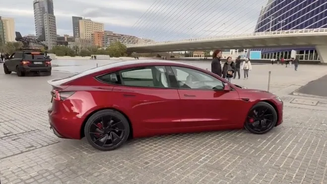 Tesla Model 3 Performance latérale
