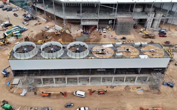 Le nouveau supercalculateur de Tesla, doté de 50 000 GPU Nvidia et d'une puissance massive, nécessite un bâtiment entier