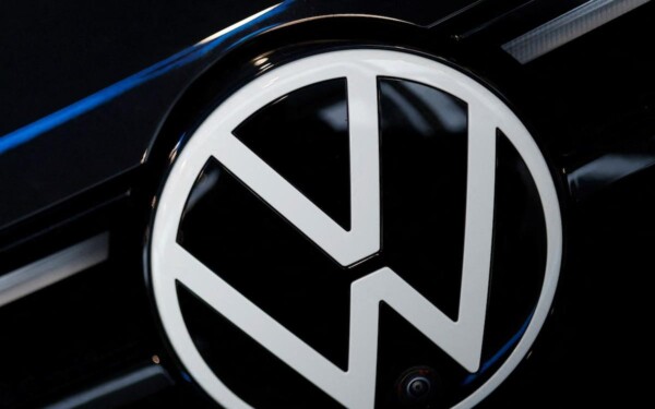 Elle coûte un peu plus de 13 000 euros et bat Volkswagen et Tesla