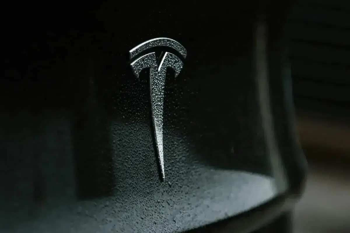 tesla-hydrogene L'échec de Tesla avec l'hydrogène : Analyse d'un choix stratégique