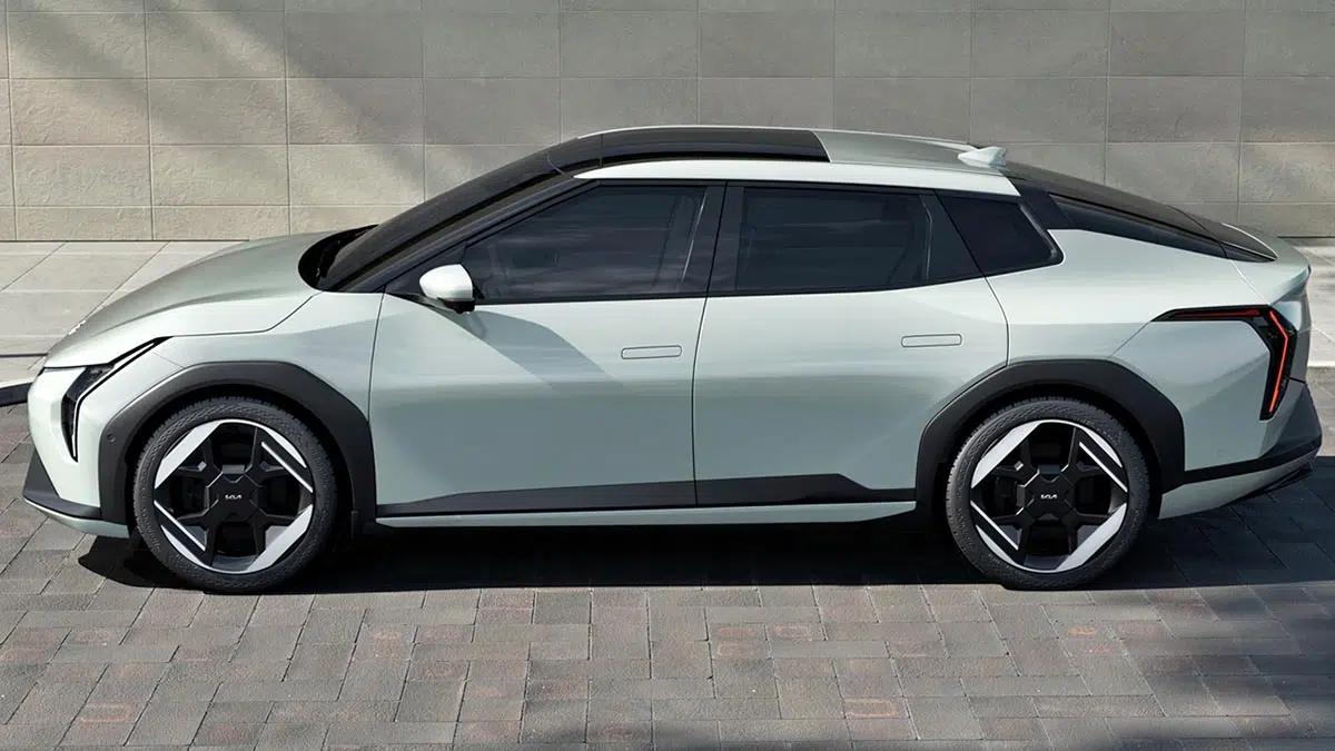 ue du Kia EV4 illustrant les enjeux des batteries de nouvelle génération et les risques financiers pour les constructeur