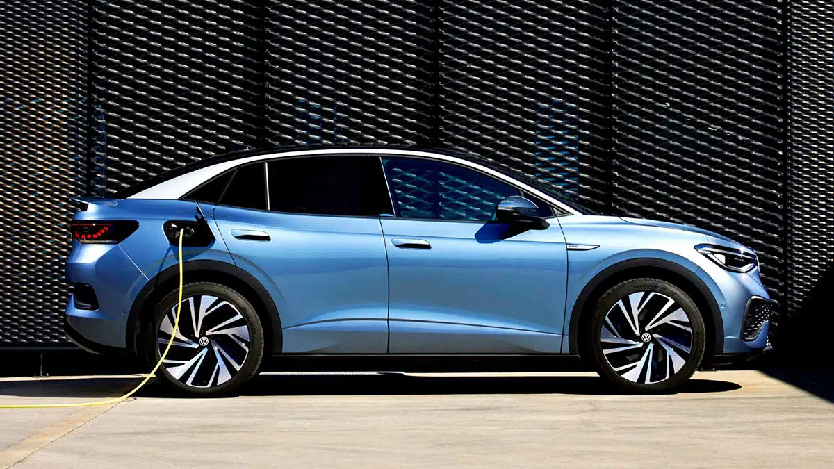 Vue latérale du Geely Galaxy E5 avec proportions équilibrées et jantes aérodynamiques