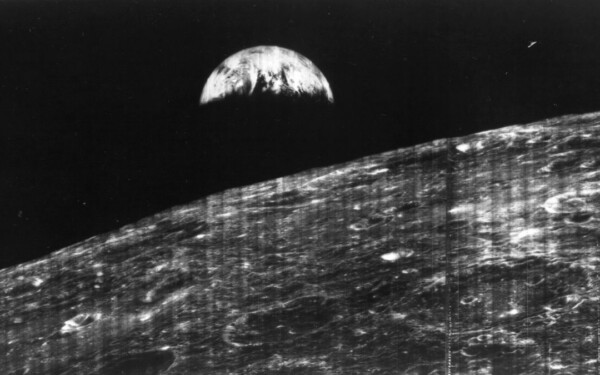 La première photo de la terre depuis la lune Un regard