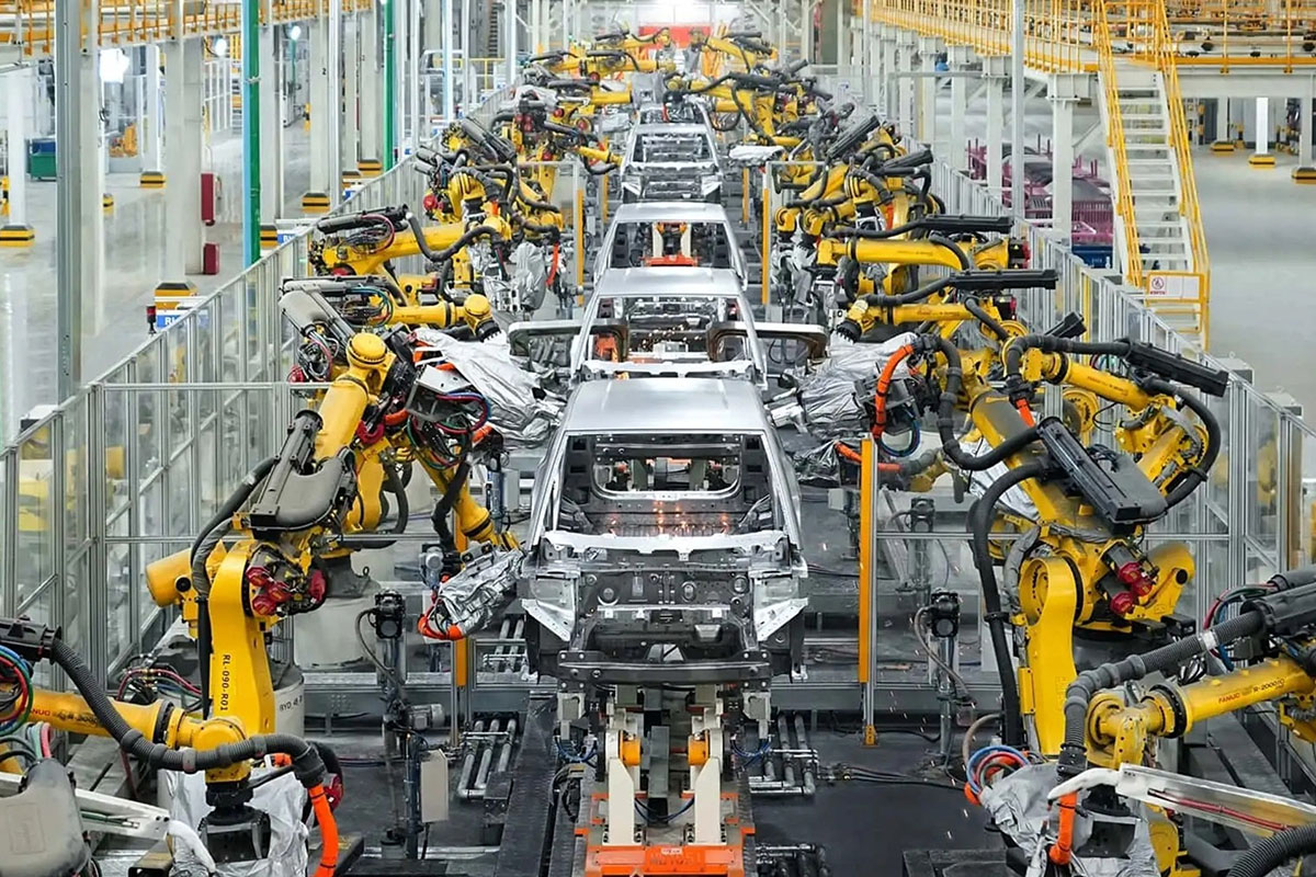 Usine BYD de production automobile électrique en Europe, site de fabrication chinois relocalisé pour contourner les droits de douane