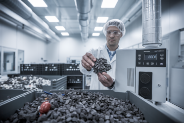 Un matériau issu de déchets de caoutchouc capte le CO2 de l'air: la piste du nitrile recyclé