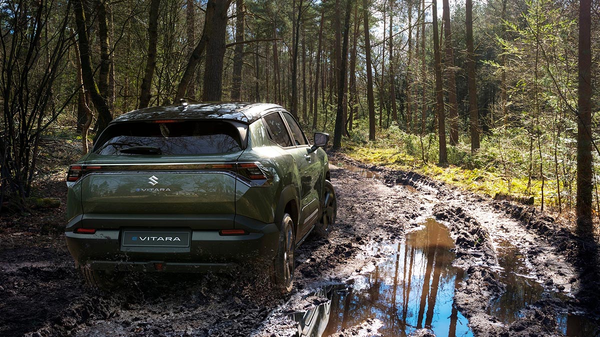 Suzuki e Vitara arrière SUV électrique compact 2026