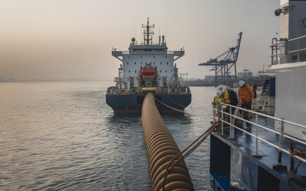 Le plus grand câble sous-marin du monde suspend ses travaux dans le Golfe Persique